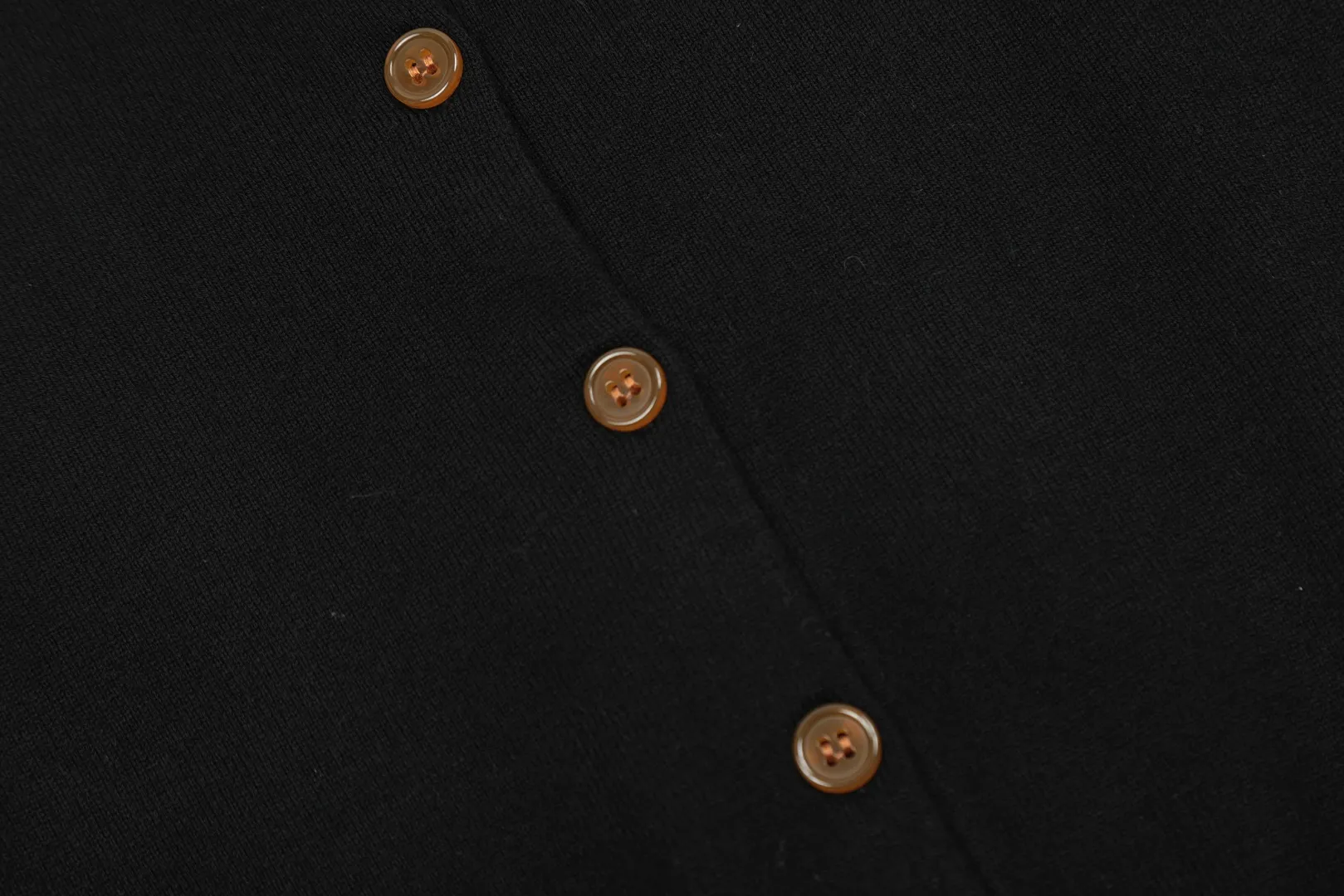 vivienne west wood Vivienne Saturn Classic Knitted Sweater Wool Cardigan 2023FW Latest Model Exclusive and Highest Quality on the Whole Network Order with Confidence - 🧩15% Merino Cotton Wool 85% Wool Blended 🧩Correct Italian 🇮🇹100% Wool Washed Wheat Logo 🧩Original Purchase True Model Opening 🧩Original Purchase Records and Comparison Charts Can Be Provided Order with Confidence 🧩Customized laser translucent buttons, the texture is clean and clear, completely restored 🧩Instant sale of all Taobao 300+ versions. Purchasing quality, full of quality, definitely not a copywriter, a real good product, the actual product is far beyond the budget. Size: S -M- L Color: black, cream apricot, coffee, gray, fluorescent green, blue